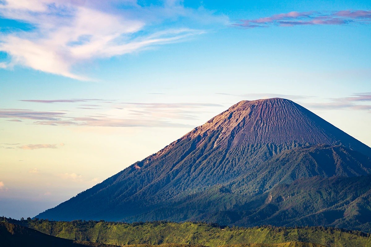 7 Wisata Gunung Populer di Indonesia dengan Pemandangan Terbaik yang Wajib Dikunjungi