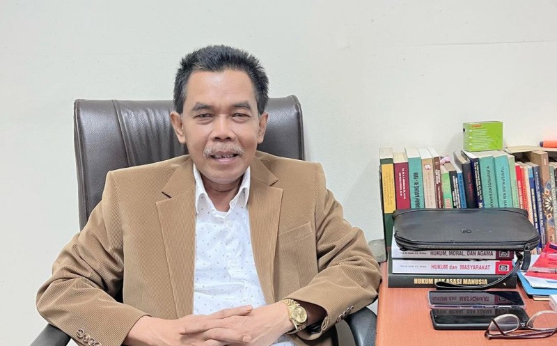 " Apakah Hukum Berkaitan dengan Norma dan Etika " 