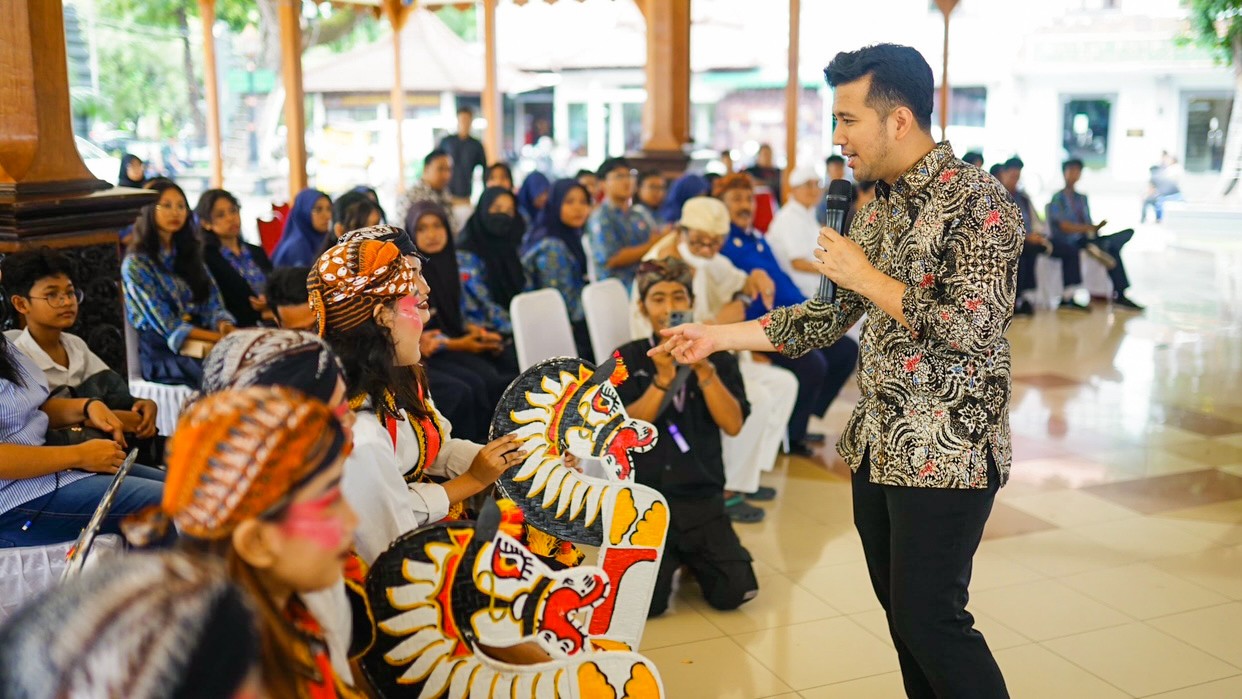 Wagub Emil Ajak Pemuda Jatim Lestarikan Budaya Daerah Lewat Musik dan Kuliner