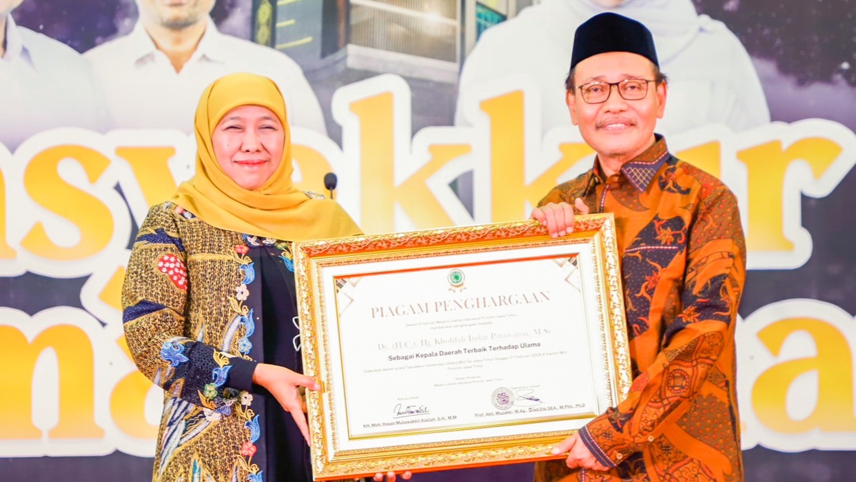 Terima Penghargaan Kepala Daerah Tarbaik dari MUI Jatim, Khofifah: Apresiasi adalah Amanah