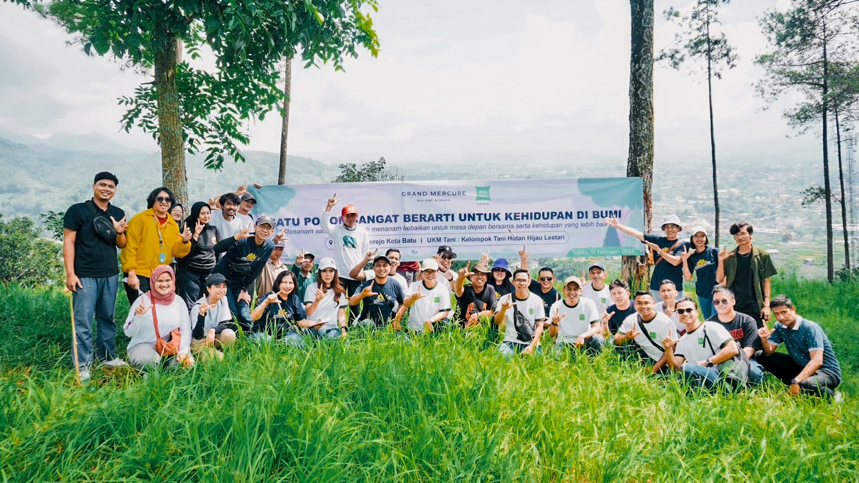 Accor Hotels Group Malang Raya Selamatkan Bumi Lewat Aksi Menanam 100 Pohon di Kota Batu