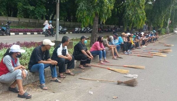 PPSU Kelurahan Ancol Mogok Kerja Karena Dihina Miskin, Camat Langsung Carikan Solusi 