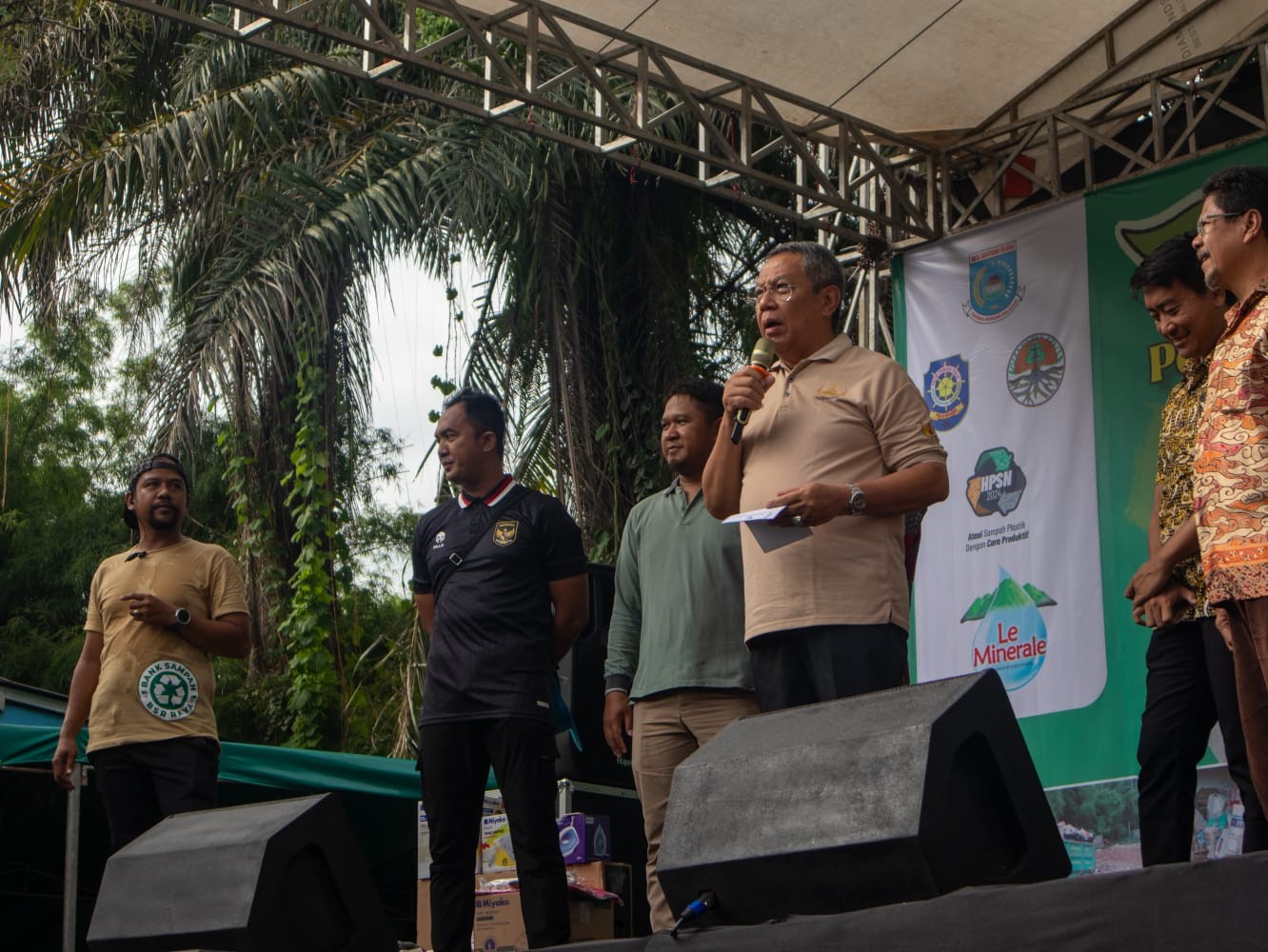 Komitmen Jalankan GESN, Le Minerale Dukung Bank Sampah