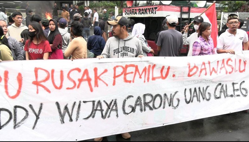 Demo Warga  Jaksel Tuntut  Kecurangan Pemuilu