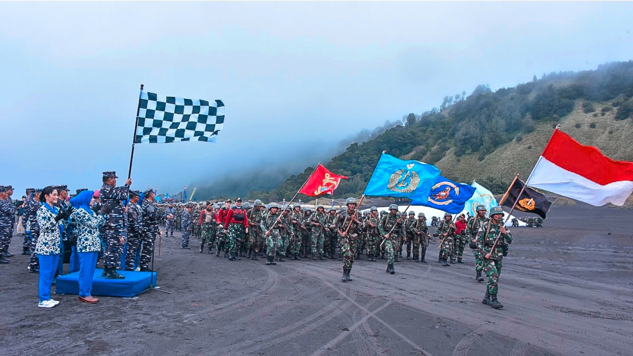 Dari Lautan Pasir Bromo, Dankodiklatal Dampingi Kasal Lepas Limed Siswa Dikko Marinir 173