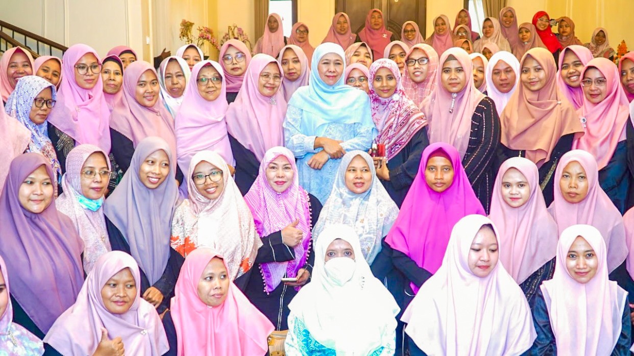 Khofifah Gelar Khataman Bersama 100 Hafidzhoh, Ajak Perbanyak Tadarrus Al Qur'an di Bulan Ramadan