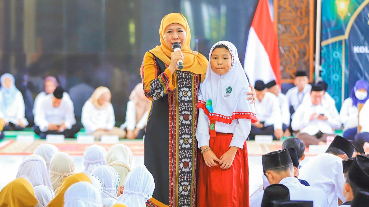 Di Hadapan 800 Anak Yatim se-Kota Kediri, Khofifah Ajak Anak-Anak Miliki Cita-Cita Tinggi