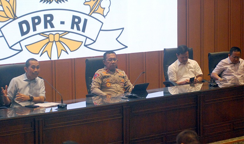 Dialektika Demokrasi DPR