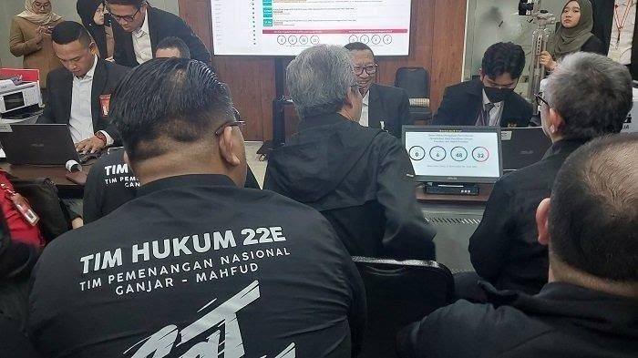 TPN Ganjar-Mahfud Resmi Daftarkan Gugatan PHPU ke MK