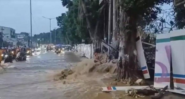 Pertigaan Hek Kramat Jati Banjir, Heru Budi: Kiriman Dari Bogor 