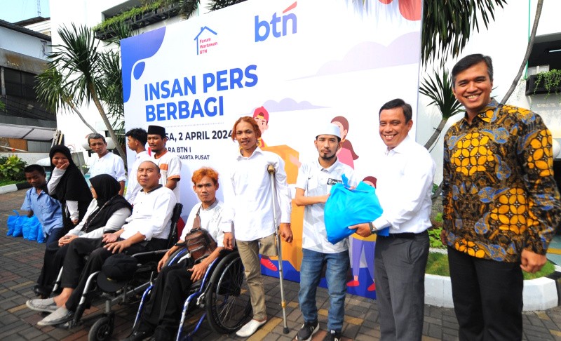 BTN dan Insan Pers Berbagi Paket Sembako