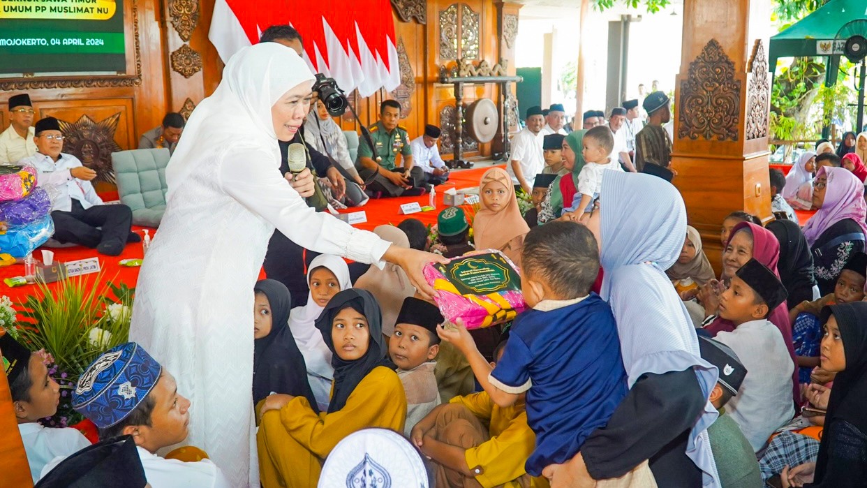 Kemuliaan Ramadan, Khofifah bersama Baznas Santuni 500 Yatim dan Dhuafa di Kota Mojokerto