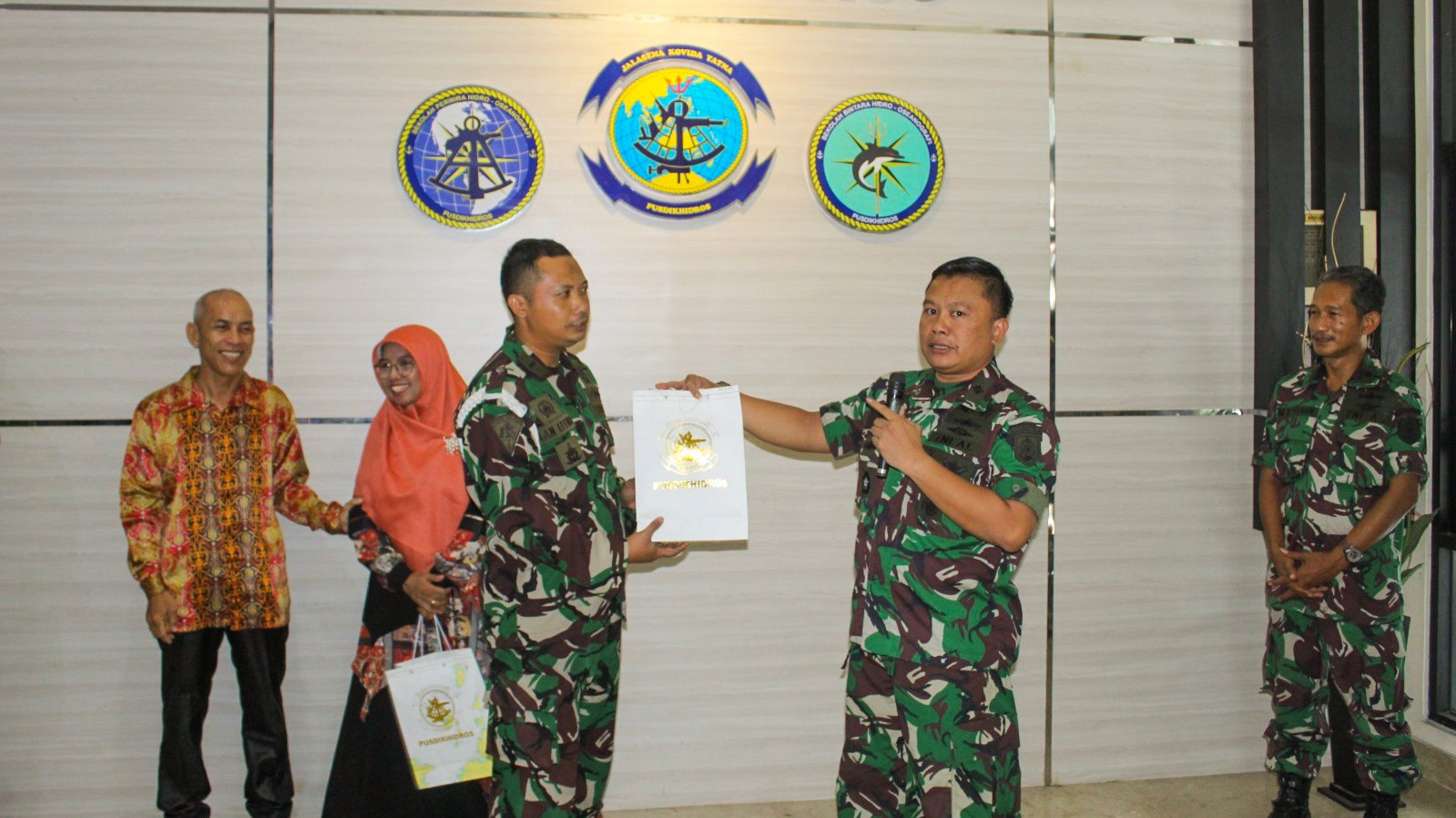 Gelorakan Semangat Lebaran, Danpusdikhidros Laksanakan Halal Bihalal Bersama