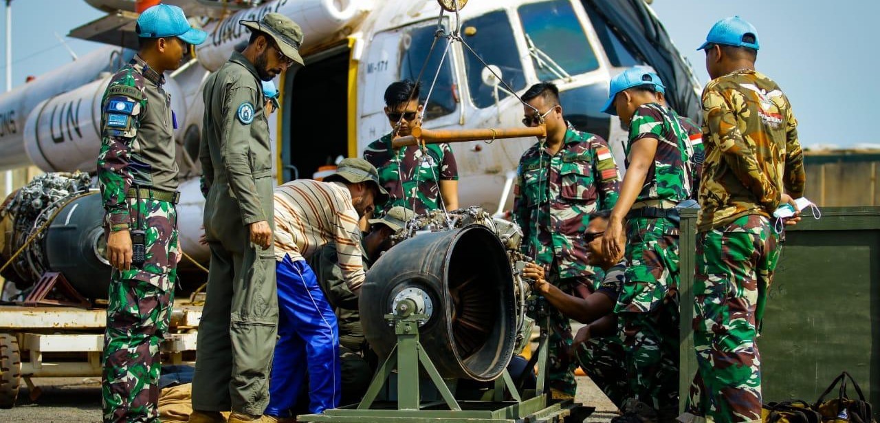 Kecanggihan TNI Ketika Membantu Proses Maintenance Helikopter Pakistan Aviation
