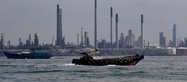 DPR Heran Indonesia Ketergantungan  Impor BBM dari Singapura