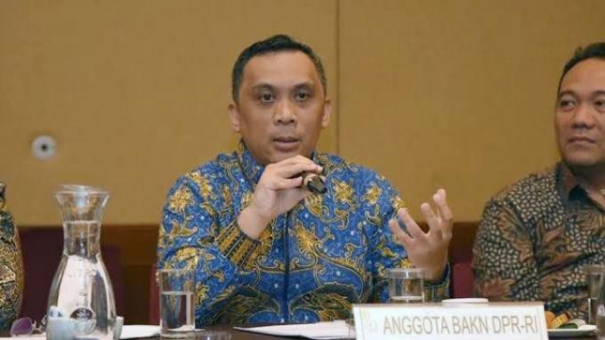 Soal Harga Minyak dan Rupiah, DPR: Bauran Kebijakan Kunci Sukses Hadapi Krisis