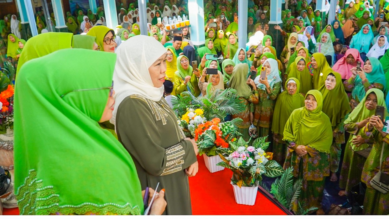 Lepas Jemaah Haji Muslimat NU Sidoarjo, Khofifah Titip Doakan Kedamaian Dunia saat Wukuf di Arofah