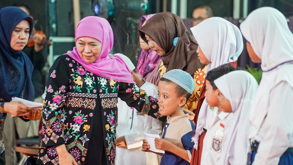 Khofifah Ajak Guru Jatim Bangun Generasi Cinta Damai, Berantas Bullying di Kalangan Pelajar