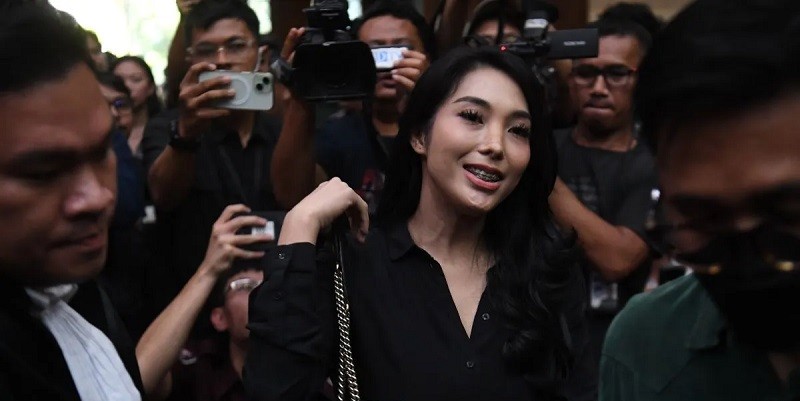 ​​​​​​SYL Belikan Pedangdut Nayunda Nabila Tas Balenciaga, Cincin, Hingga Kalung Emas