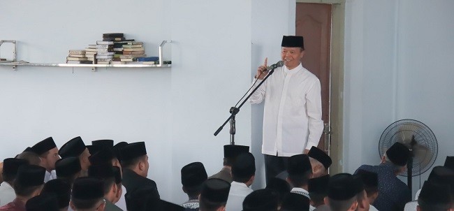 Di Hadapan Para Santri, HNW: Agar Para Santri Amalkan Ajaran Para Kiyai 