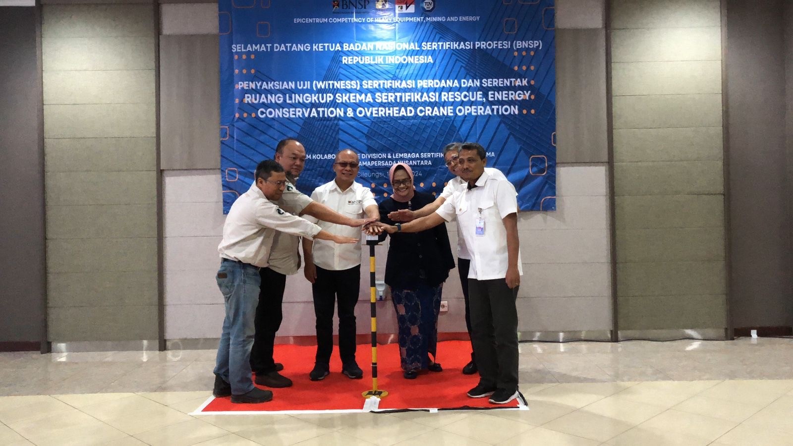 BNSP RI Puji PAMA Sebagai Perusahaan Tambang Pertama yang Dapat Sertifikasi Rescue, Energy Conservation dan Overhead Crane Operation