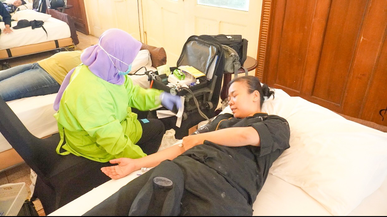Rangkaian HUT ke-114 Hotel Majapahit Surabaya MGallery, Gelar Donor Darah Hingga Fashion Show