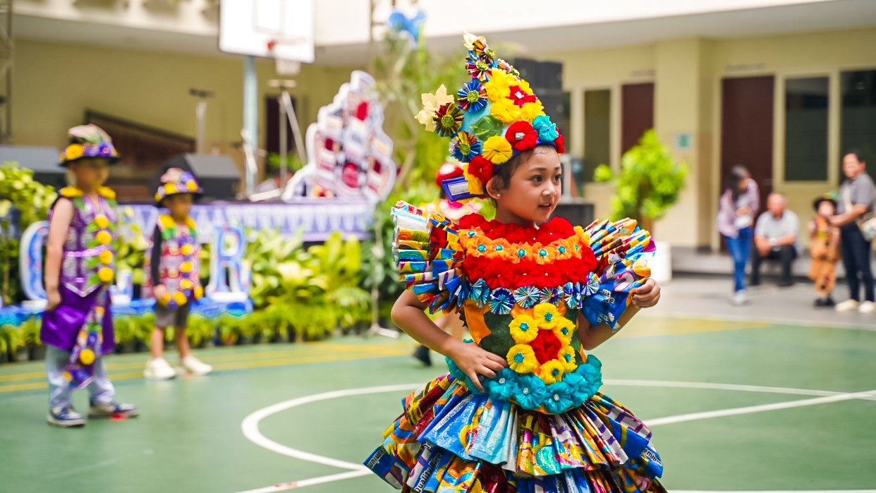 Senada Dalam Karya Sekolah Santa Clara Surabaya