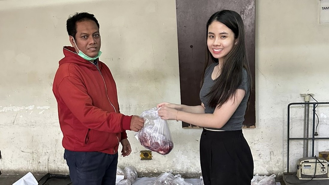 The Alana Surabaya Rayakan Idul Adha dengan Menyembelih Satu Ekor Sapi