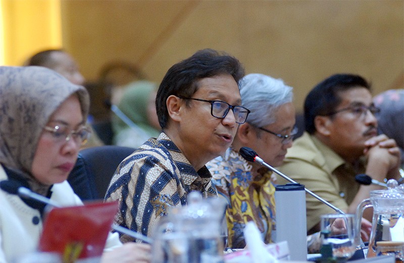 Menkes Raker Dengan Komisi IX DPR Bahas RUU POM
