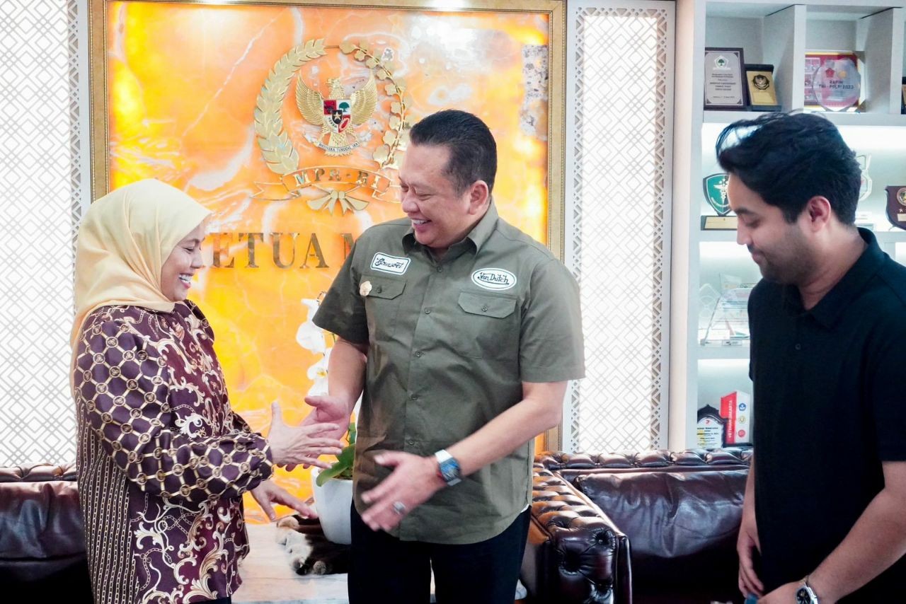 Terima IKA UNPAD, Ketua MPR RI Terima Penyematan PIN Sebagai Wakil Ketua Dewan Pembina IKA UNPAD