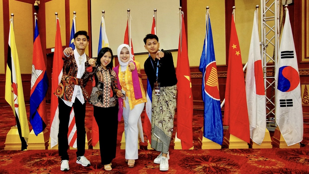 Duta UNAIR Jadi Delegasi Indonesia di Ajang AYCF di Brunei