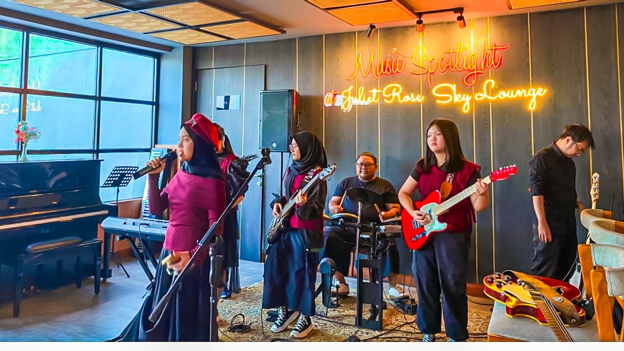 June Jazz Meriahkan Harganas di Smart Hotel Pertama di Jawa Timur