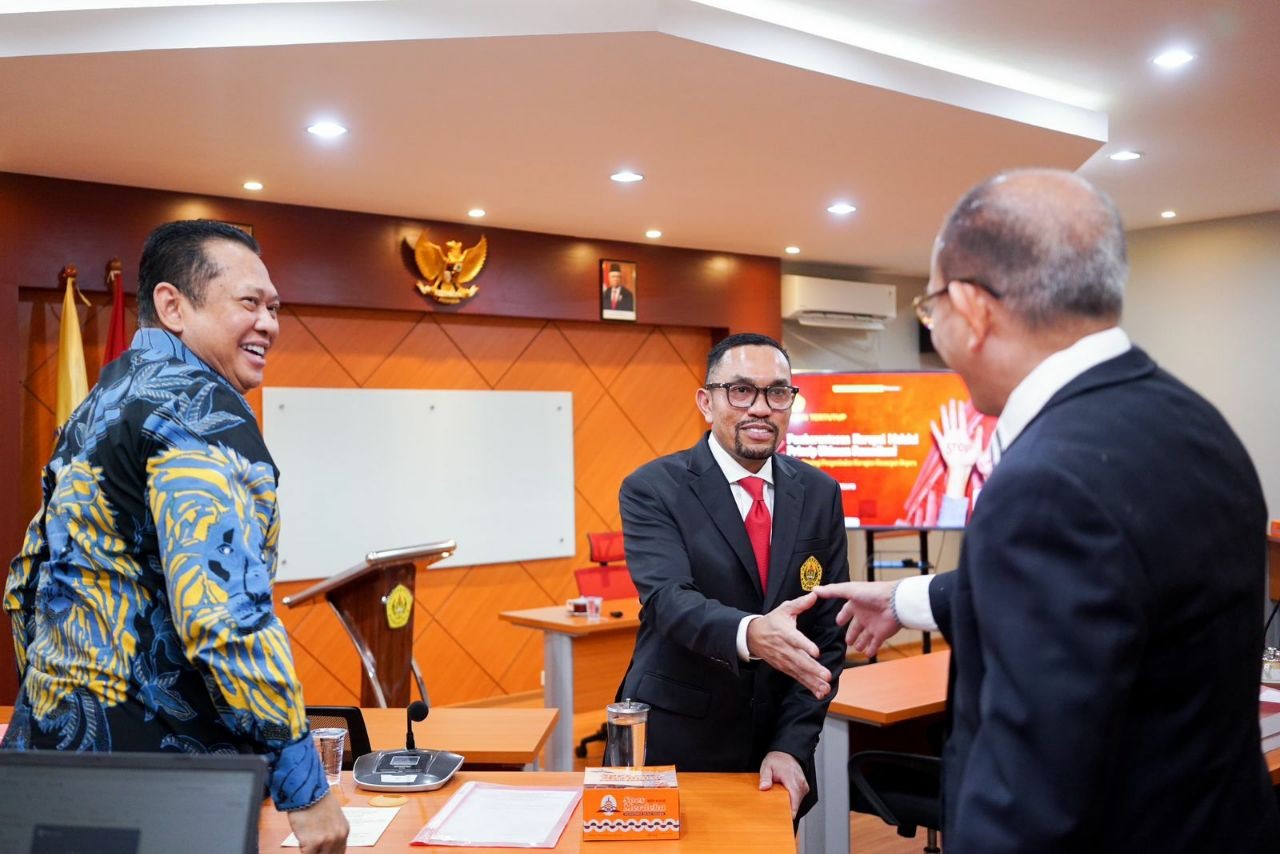 Bersama Jamintel Prof Reda Manthovani, Bamsoet Jadi Penguji Sidang Tertutup Promosi Dokter Ilmu Hukum Ahmad Sahroni