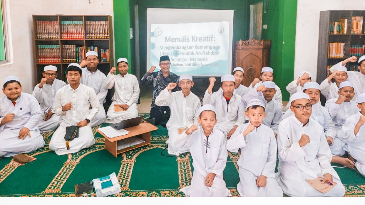 Dosen Unusa Berikan Pelatihan Menulis Kreatif di Pondok An-Nahdloh Tanjung Sepat Malaysia