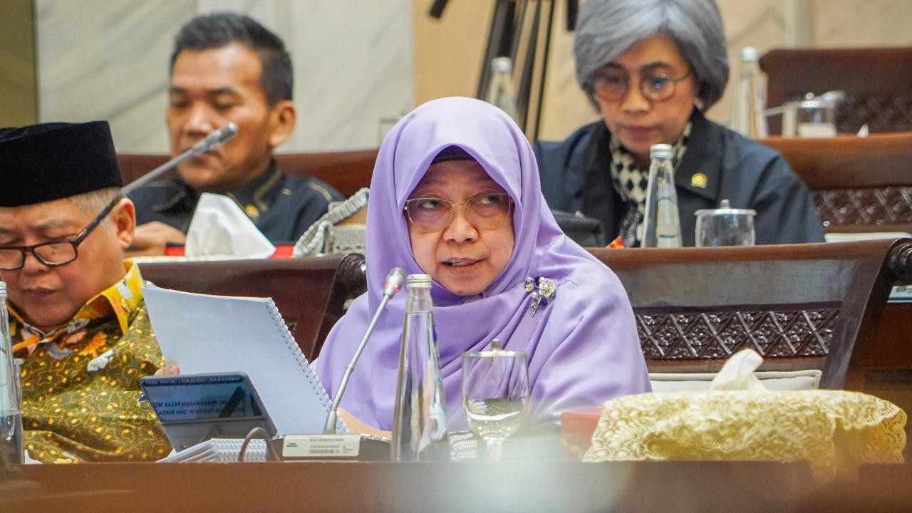 Dalami Laporan Triwulan I  OJK, Anis Byarwati Tekankan Pengembangan Perbankan Syariah