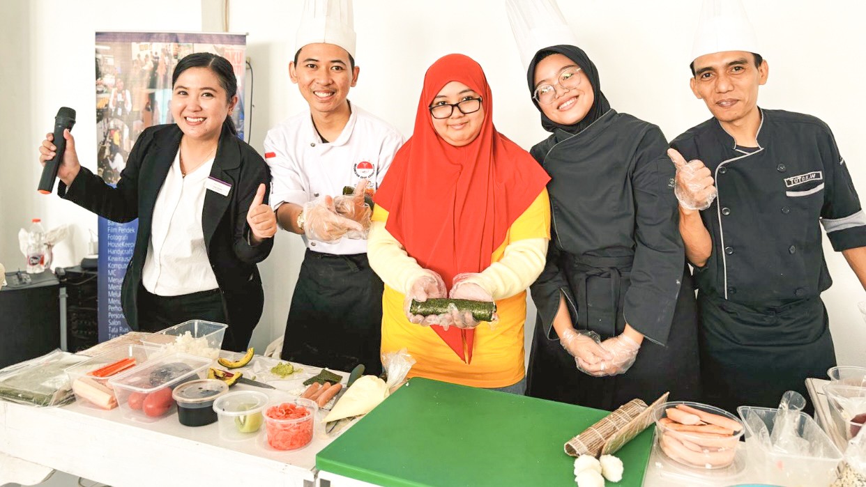 Memasak Seru, Anak Bahagia: Mercure Surabaya Grand Mirama dan Yayasan Aora Sambut Hari Anak Nasional