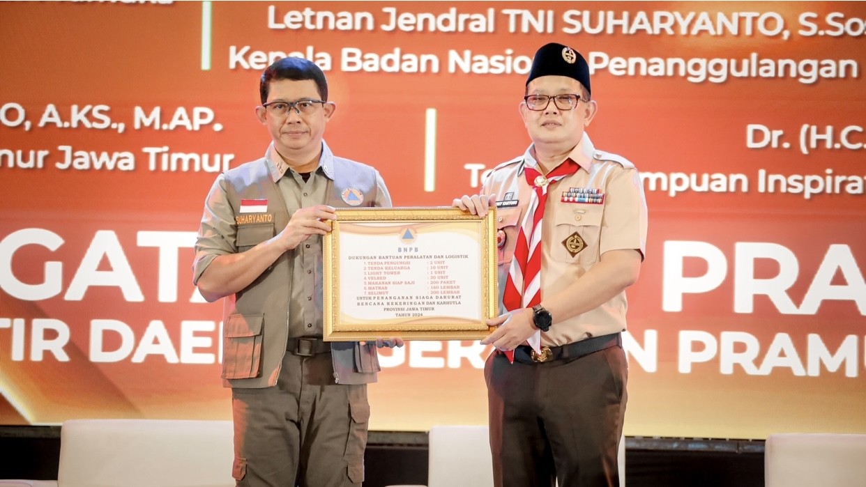 Terima Pin Emas dari BNPB, Pj Gubernur: Kolaborasi Pentahelix jadi Kunci Pengurangan Resiko Bencana