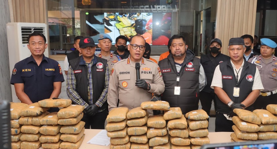 Ungkap Peredaran Ganja Seberat 77 Kg, Polisi Tangkap Dua Tersangka 
