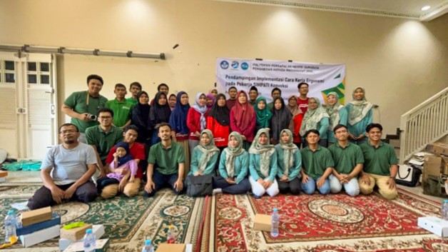 Dosen PPNS Dampingi Cara Kerja Ergonomi pada Konveksi SIMPATI di Sidoarjo
