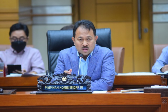 Kutuk Penganiyaan Warga oleh KKB Papua, Komisi III DPR Desak Polri Bertindak