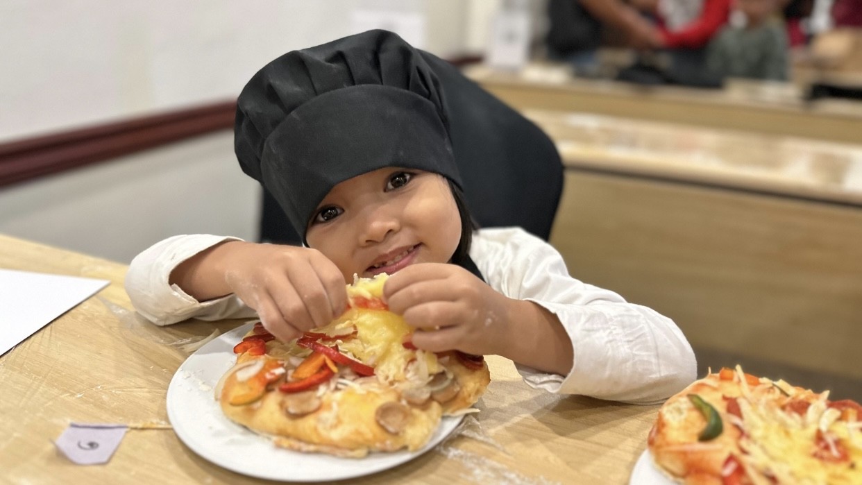 Intip Dekorasi Pizza Si Anak bersama Chef Hanny di Neo+ Waru Sidoarjo