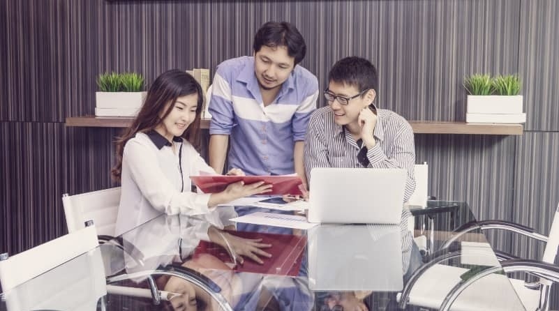 Layanan Kesehatan Kini Pakai Aplikasi Chatbot Whatsapp dari Kommo, Apa Manfaatnya?
