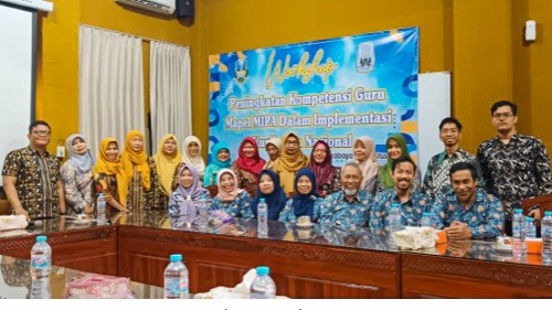 Dosen Matematika ITS Tingkatkan Kompetensi Guru MIPA di SMAN 8 Surabaya