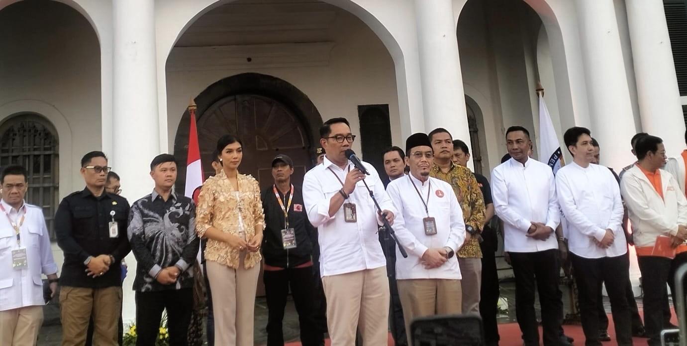 Ridwan Kamil Lontarkan Pantun Optimis Menang di Deklarasi Kampanye Damai Pilgub Jakarta 2024