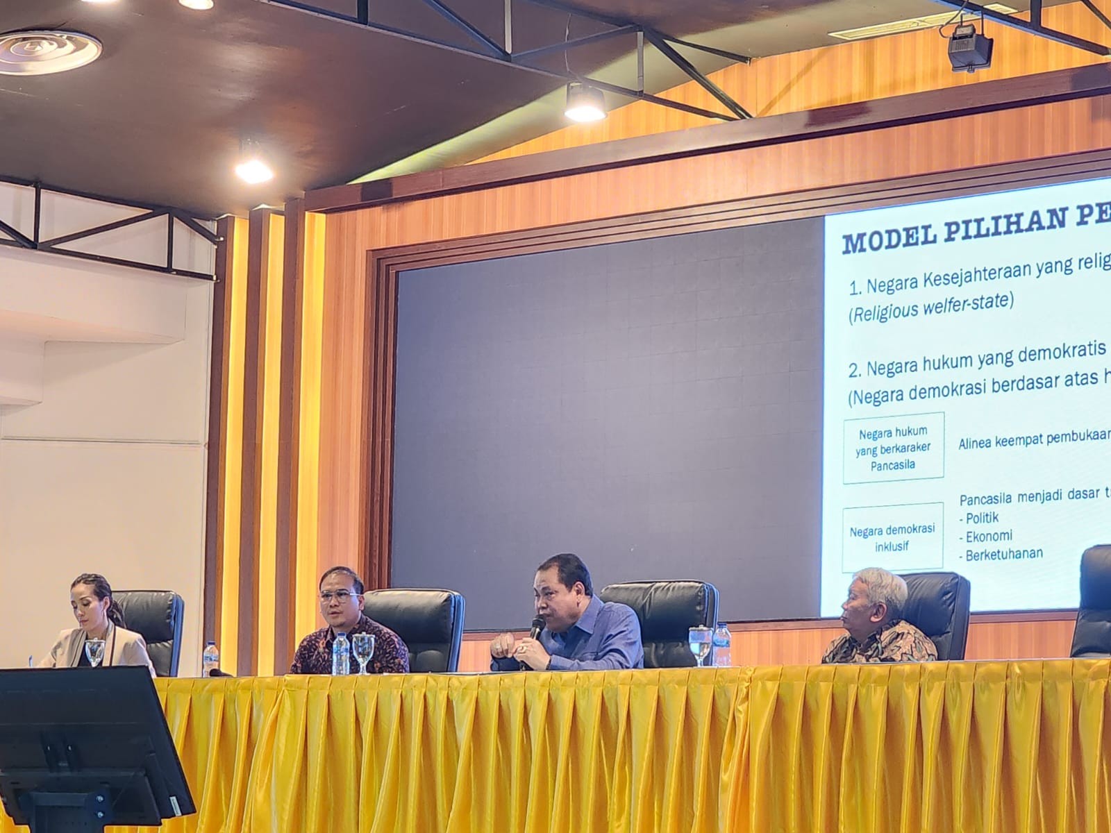 Hakim MK Prof. Arief Hidayat Beri Kuliah Umum di Kampus Unggul Program Doktor Ilmu Hukum Universitas Borobudur