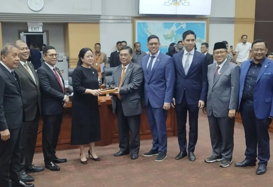 Utut Jabat Ketua Komisi I DPR RI