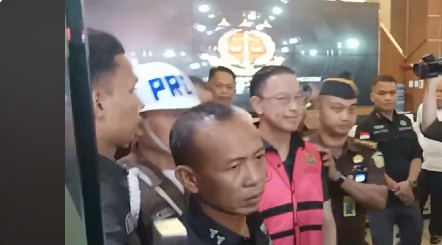 Kejagung Tetapkan Tom Lembong Tersangka Kasus Impor Gula yang Rugikan Negara Ratusan Miliar