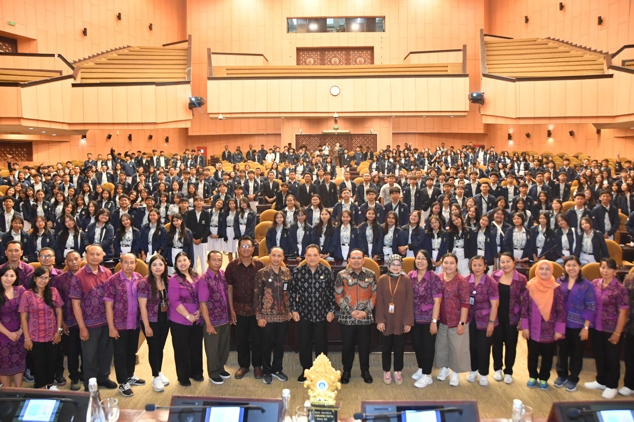 Anggota MPR Kelompok  DPD Bali Ajak Generasi Muda Berprestasi Lebih Tinggi