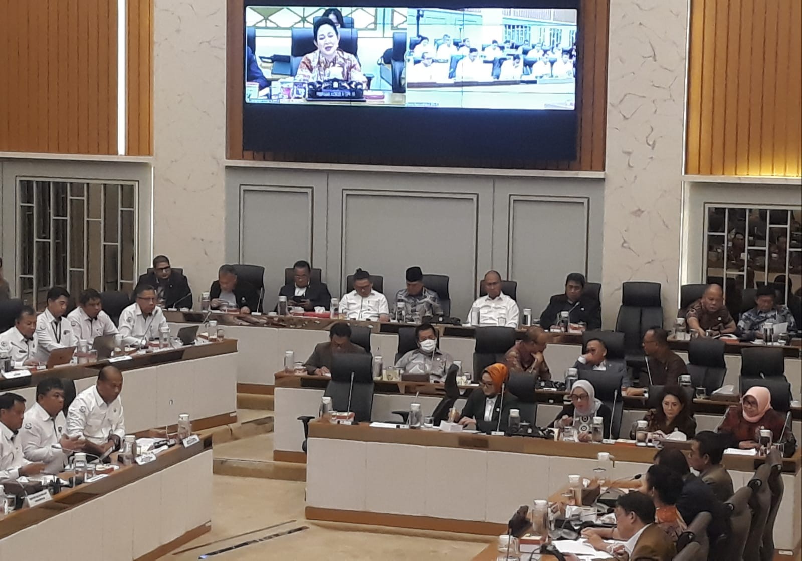 Kenalkan Diri Saat Raker dengan KKP, Titiek Soeharto Disambut Tepuk Tangan