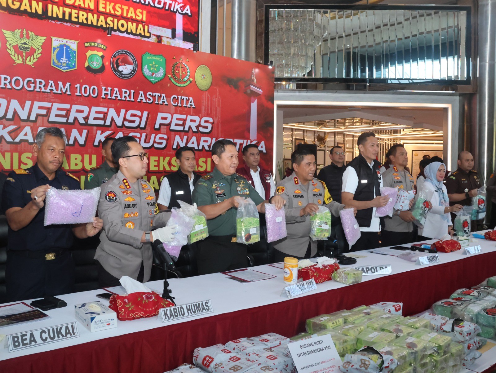 Polda Metro Gagalkan Peredaran 207 Kg Sabu dan 90 Ribu Butir Ekstasi Jaringan Internasional